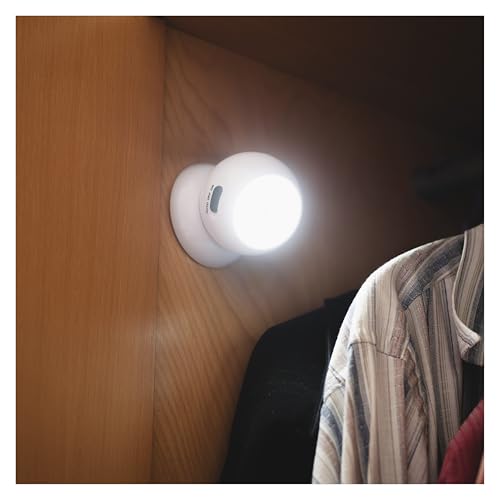 EMOS - Luce notturna a LED con sensore - LED COB in bianco freddo, alimentato a batteria (3 x AAA) - Supporto magnetico per un facile allineamento - 3 modalità: AUTO/ON/OFF - Portata di 15 m, durata - Prova pratica